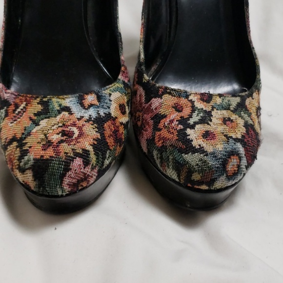 Call It Spring Platform Floral Pumps - Picture 6 of 8
